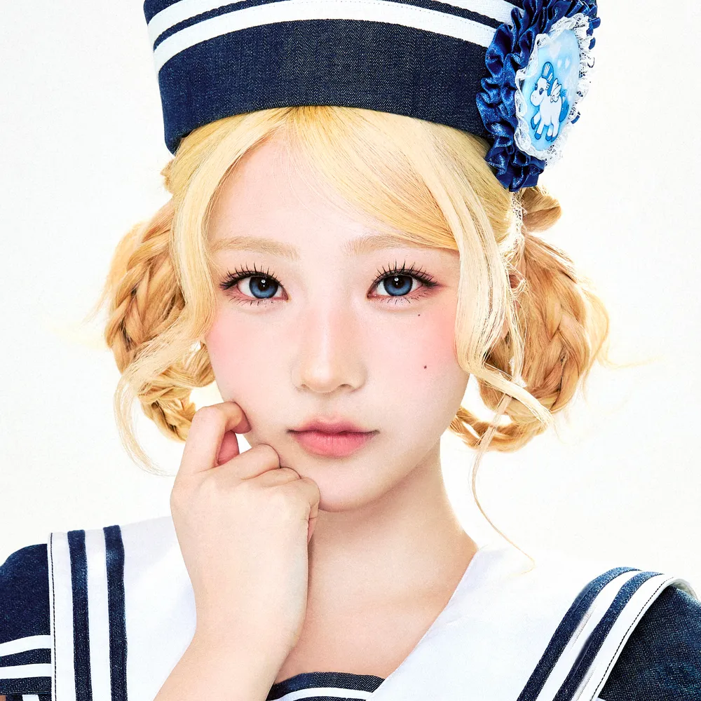 Stella (Hearts2Hearts) official profile portrait
