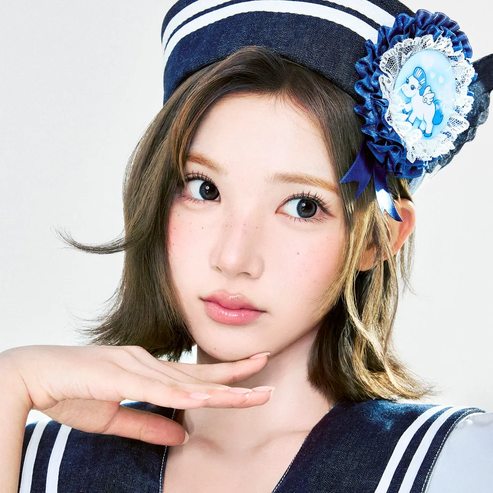 Jiwoo (Hearts2Hearts) official profile portrait