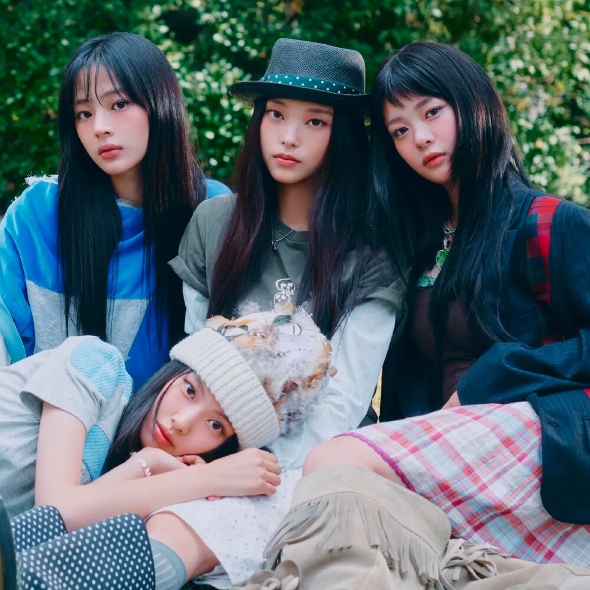 NewJeans (뉴진스) official profile photograph